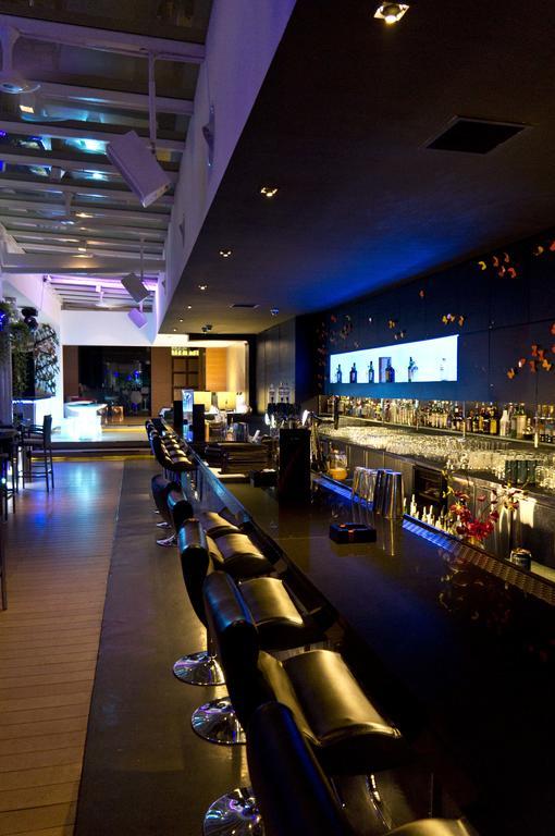 Gtower Hotel 쿠알라룸푸르 외부 사진 The bar at the 101 bar