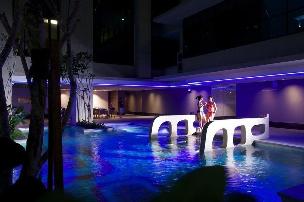 Gtower Hotel 쿠알라룸푸르 외부 사진 The pool at the hotel