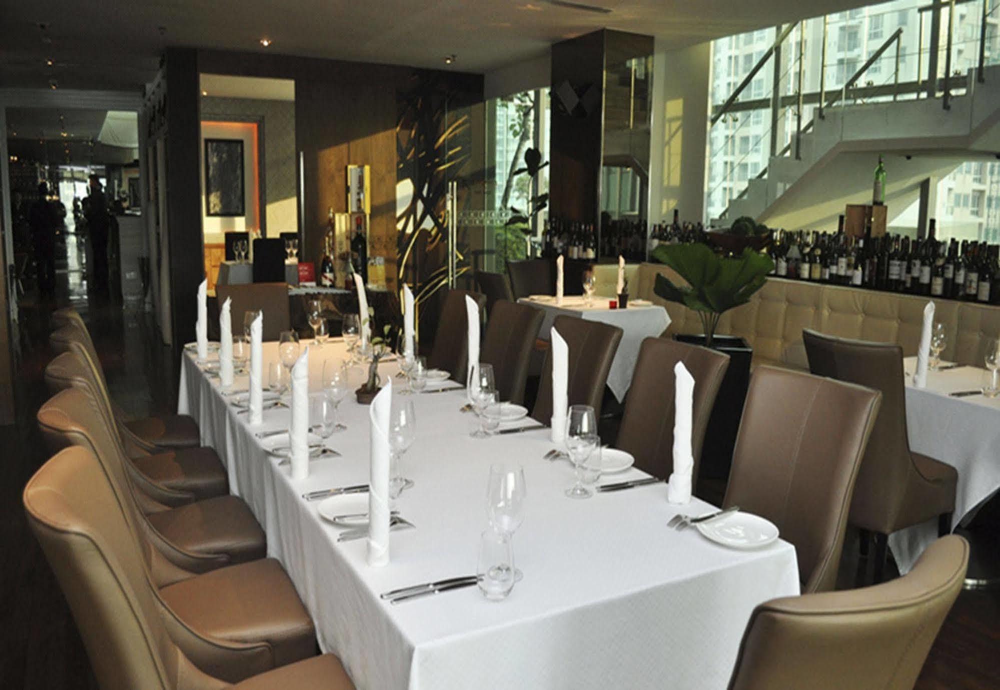 Gtower Hotel 쿠알라룸푸르 외부 사진 The interior of the restaurant