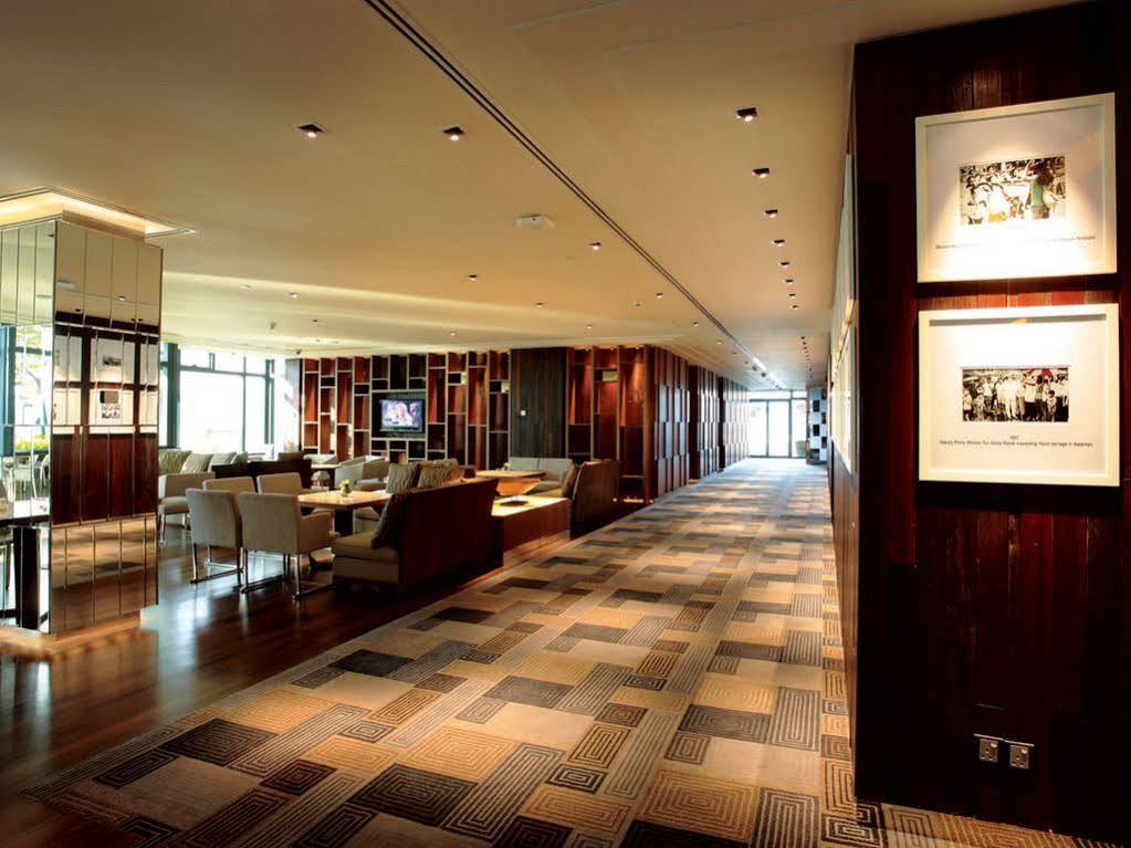 Gtower Hotel 쿠알라룸푸르 외부 사진 The Club lounge at Hong Kong International Airport
