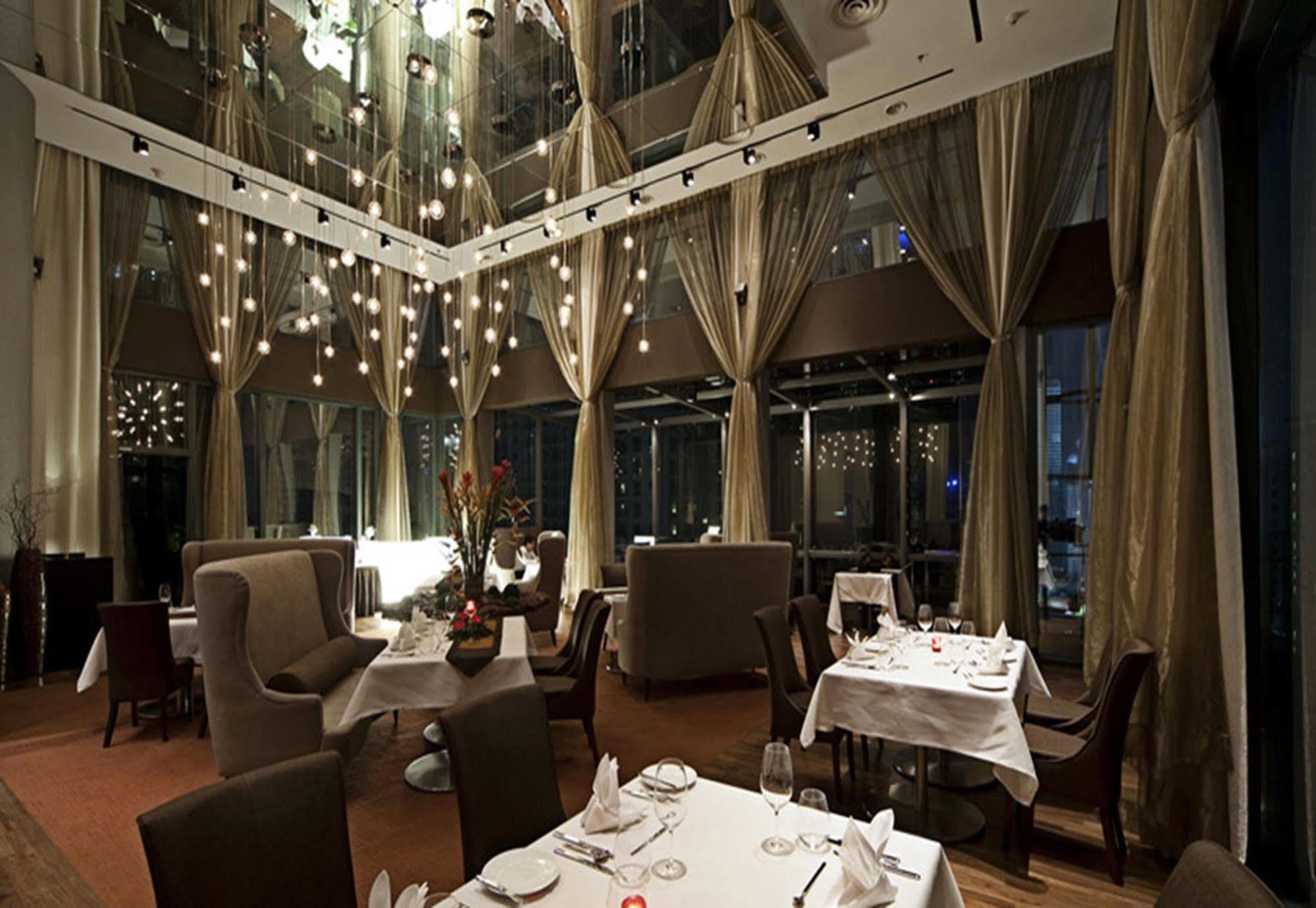 Gtower Hotel 쿠알라룸푸르 외부 사진 The interior of the restaurant