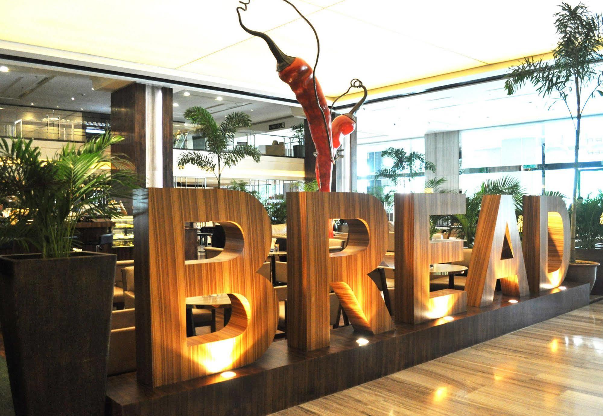 Gtower Hotel 쿠알라룸푸르 외부 사진 The interior of a Bean Plus cafe